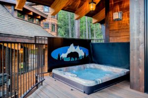 Snow Bear Chalets - Ponderosa Treehouse Balcony With Hot Tub