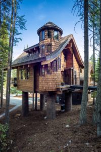 Snow Bear Chalets - Tamarack Treehouse Exterior