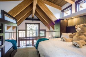 Snow Bear Chalets - Cedar Treehouse Loft With Bed And Bunk Beds