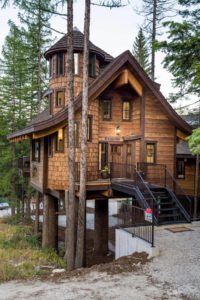 Snow Bear Chalets - Ponderosa Treehouse Front Exterior